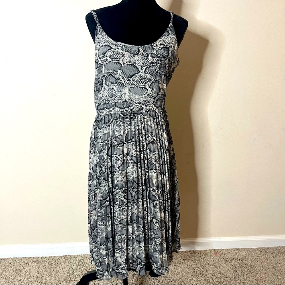 Gilli Women’s Snake Print Pleated Spaghetti Strap Chiffon Midi Dress Sz L